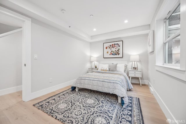 bedroom featuring light wood finished floors, recessed lighting, and baseboards