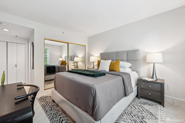 bedroom featuring carpet floors, baseboards, and a closet