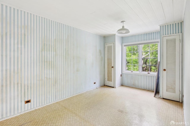 199 Edgewood Ave, San Francisco, CA 94117 - spare room with crown molding and wallpapered walls