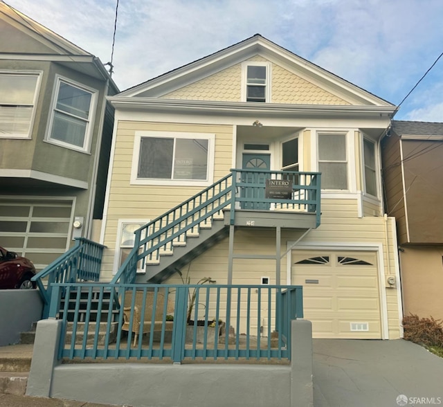 view of front facade featuring a garage