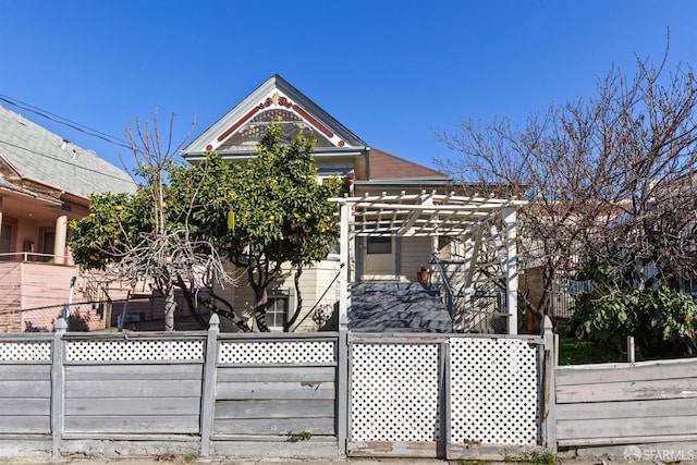 view of front facade featuring fence