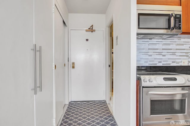 kitchen featuring stove and tasteful backsplash