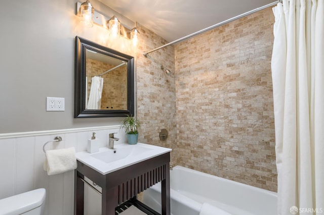 117 Meadowbrook Dr, San Francisco, CA 94132 - full bathroom featuring vanity and shower / tub combo with curtain
