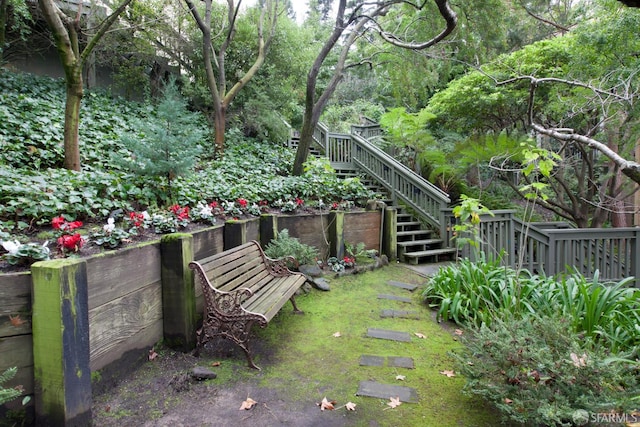 536 Wisconsin St, San Francisco, CA 94107 - view of yard featuring stairway