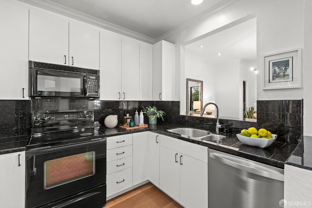 536 Wisconsin St, San Francisco, CA 94107 - kitchen featuring black appliances, crown molding, decorative backsplash, white cabinetry, and light wood-style floors