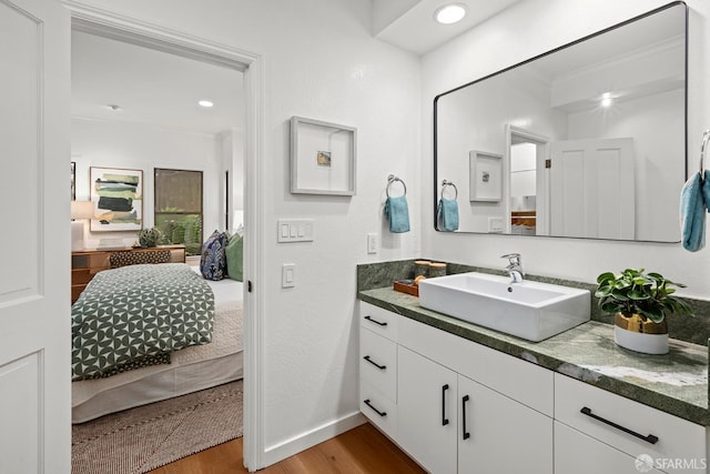 536 Wisconsin St, San Francisco, CA 94107 - bathroom featuring vanity, wood finished floors, ensuite bathroom, recessed lighting, and crown molding