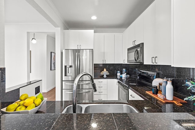536 Wisconsin St, San Francisco, CA 94107 - kitchen with black appliances, crown molding, white cabinetry, backsplash, and recessed lighting