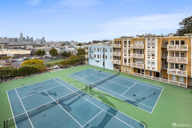 536 Wisconsin St, San Francisco, CA 94107 - view of tennis court featuring a skyline view