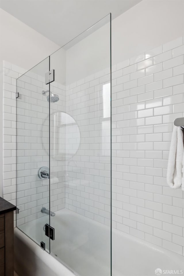 1982 Fell St, San Francisco, CA 94117 - full bathroom with enclosed tub / shower combo