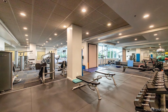 exercise room with baseboards and recessed lighting