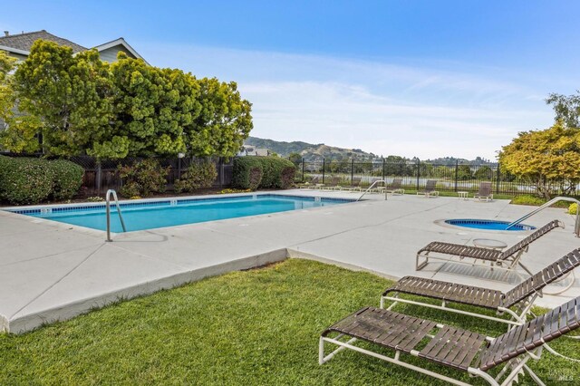 110 Baypoint Dr, San Rafael, CA 94901 - community pool with a patio area