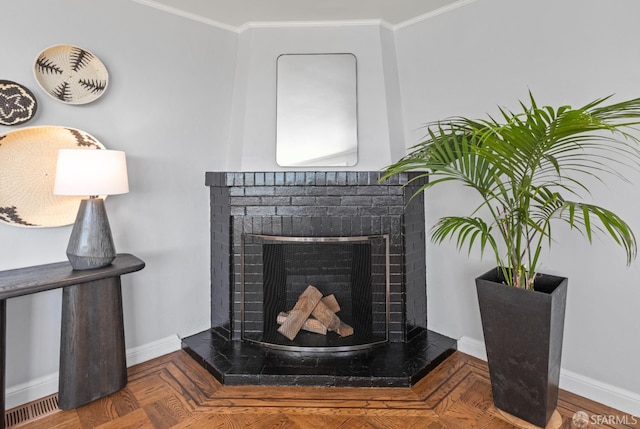 939 Innes Ave, San Francisco, CA 94124 - detailed view of ornamental molding and a brick fireplace