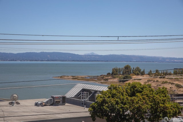 939 Innes Ave, San Francisco, CA 94124 - water view featuring a mountainous background