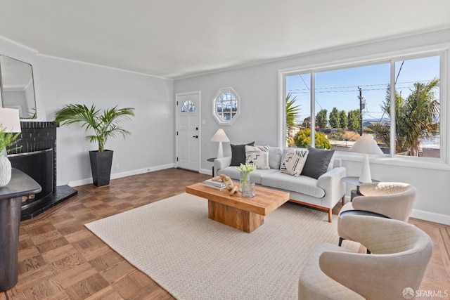 939 Innes Ave, San Francisco, CA 94124 - living area featuring baseboards