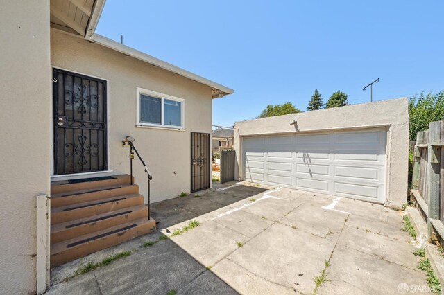 882 56th St, Oakland, CA 94608 - view of detached garage