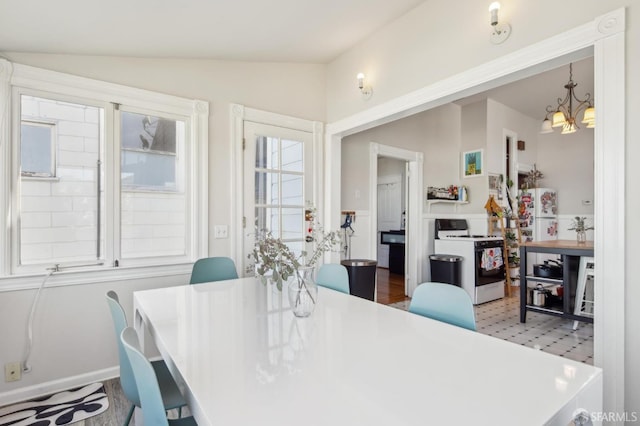 522 Liberty St, San Francisco, CA 94114 - dining area with a notable chandelier and vaulted ceiling