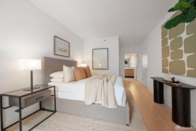 333 Beale St Unit 5I, San Francisco, CA 94105 - bedroom with wood finished floors and connected bathroom