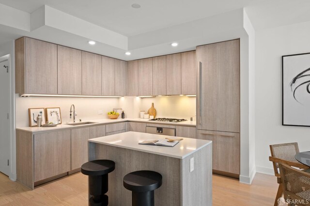 333 Beale St Unit 5I, San Francisco, CA 94105 - kitchen featuring light brown cabinetry, modern cabinets, light wood-style flooring, a center island, and light countertops