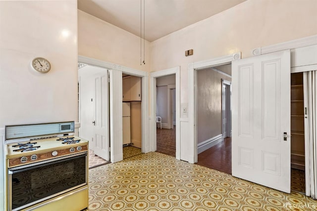 1075 Noe St, San Francisco, CA 94114 - kitchen featuring white appliances