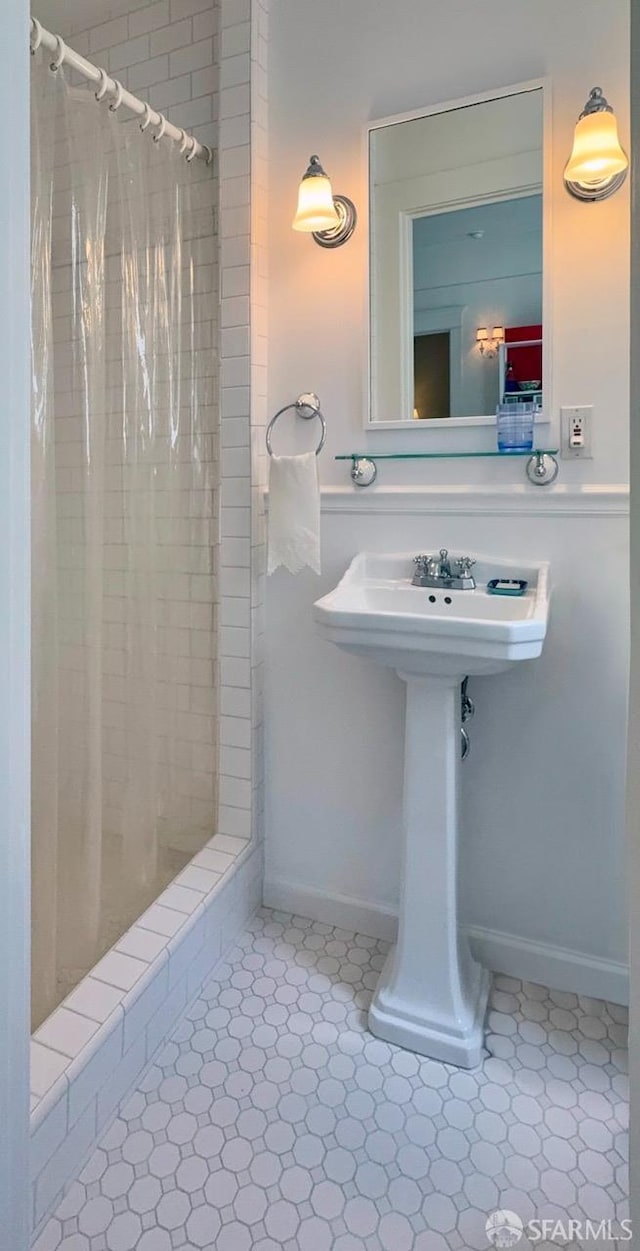 2111 Hyde St Unit 505, San Francisco, CA 94109 - bathroom featuring a tile shower
