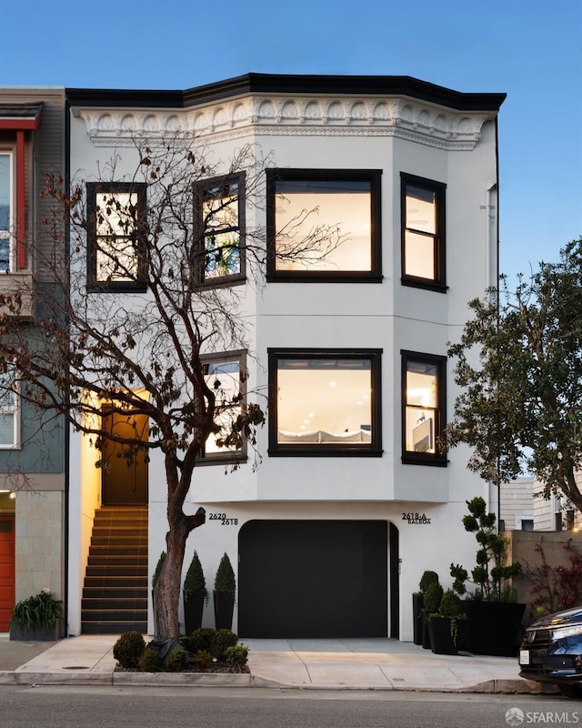 view of front facade featuring a garage