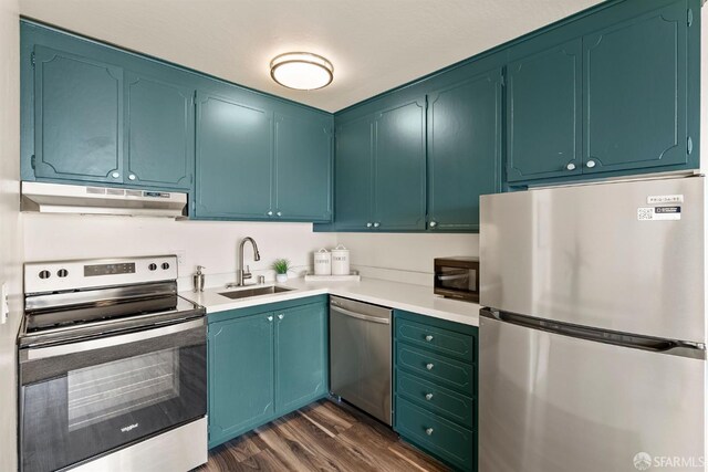 655 Corbett Ave Unit 505, San Francisco, CA 94114 - kitchen with appliances with stainless steel finishes, a sink, under cabinet range hood, and light countertops