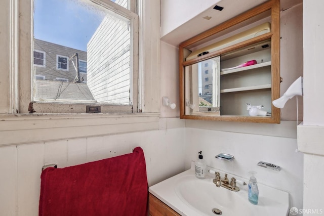 bathroom featuring a sink