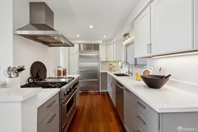 11 Perego Ter Unit 6, San Francisco, CA 94131 - kitchen with high quality appliances, extractor fan, a sink, gray cabinets, and recessed lighting