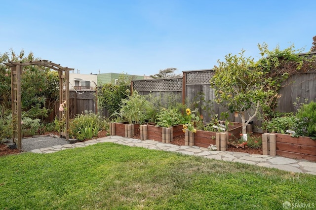 1643 43rd Ave, San Francisco, CA 94122 - fenced backyard featuring a garden
