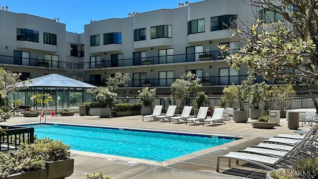 601 Van Ness Ave Unit 35, San Francisco, CA 94102 - community pool featuring a patio