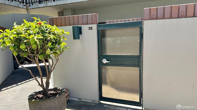 601 Van Ness Ave Unit 35, San Francisco, CA 94102 - entrance to property with stucco siding