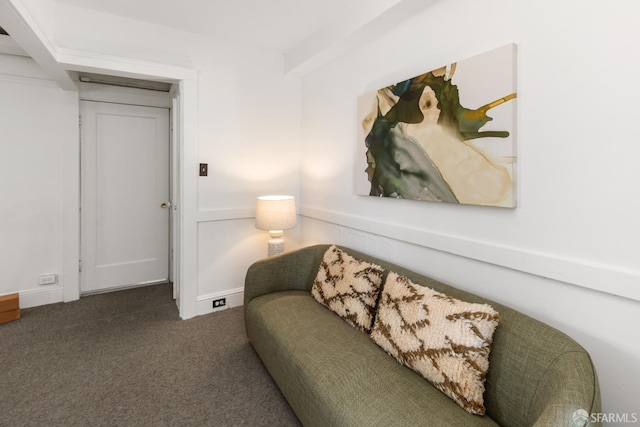 living area featuring carpet and baseboards