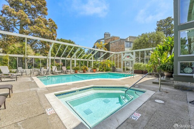 95 Ora Way Unit 303F, San Francisco, CA 94131 - community pool with a community hot tub and a patio