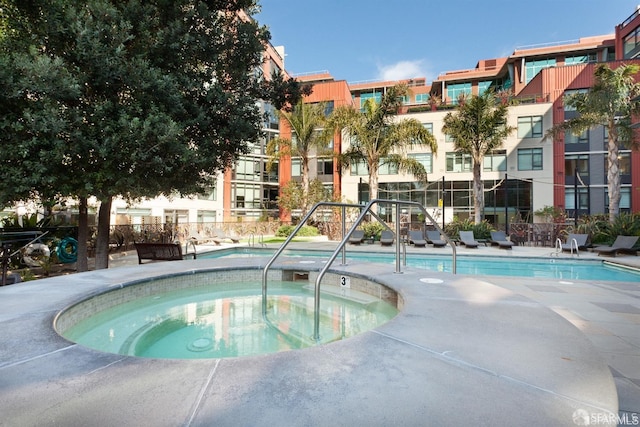 170 King St Unit 1104, San Francisco, CA 94107 - community pool with a hot tub