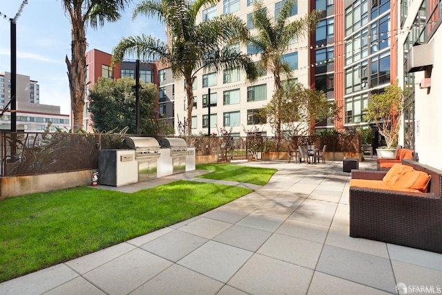 170 King St Unit 1104, San Francisco, CA 94107 - view of home's community with an outdoor kitchen and a patio