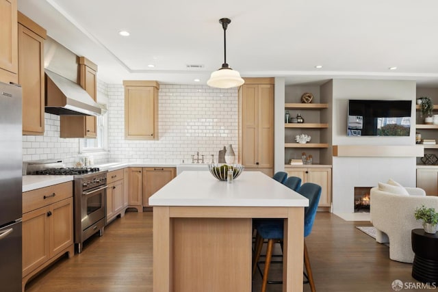 3226 Octavia St, San Francisco, CA 94123 - kitchen with stainless steel appliances, a kitchen breakfast bar, decorative backsplash, dark wood-style flooring, and a kitchen island