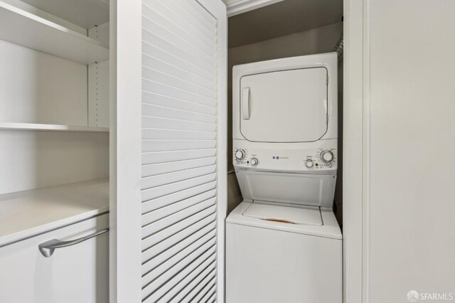 229 Brannan St Unit 12C, San Francisco, CA 94107 - laundry room with estacked washer and dryer