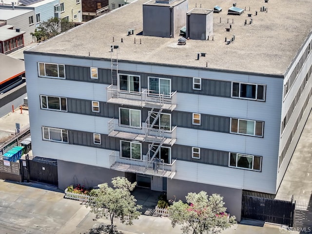 1220 La Playa St Unit 105, San Francisco, CA 94122 - view of apartment building / complex