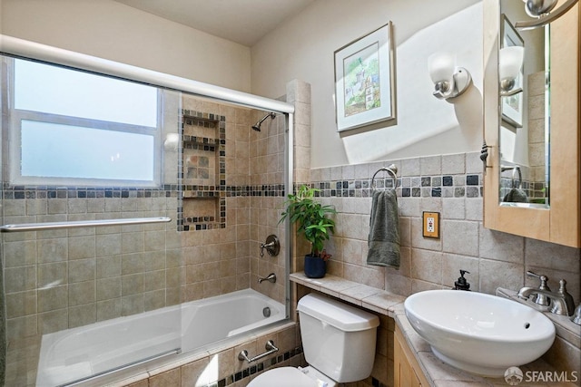 full bathroom with toilet, tiled shower / bath, decorative backsplash, and vanity