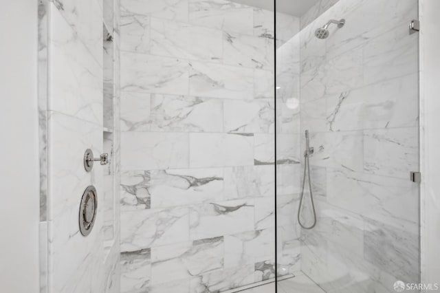 bathroom featuring tiled shower