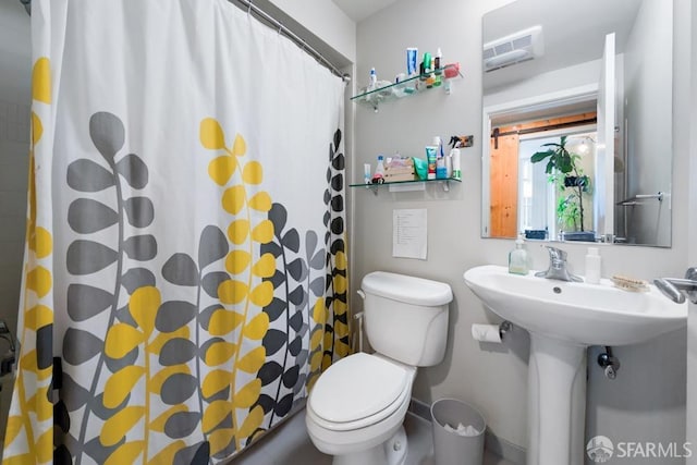 full bathroom featuring visible vents, toilet, and a shower with curtain