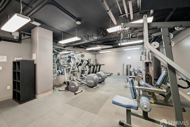 workout area with baseboards