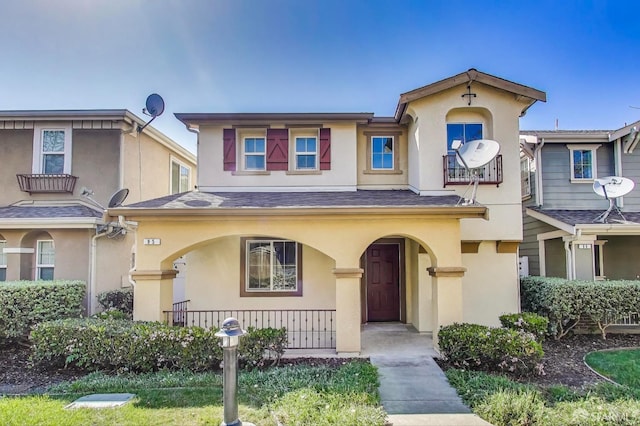 95 Olmsted Ct, Pittsburg, CA 94565 - view of front facade featuring stucco siding, a porch, and a shingled roof