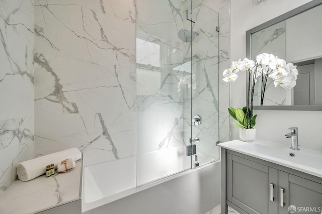 291 Church St, San Francisco, CA 94114 - bathroom with enclosed tub / shower combo and vanity