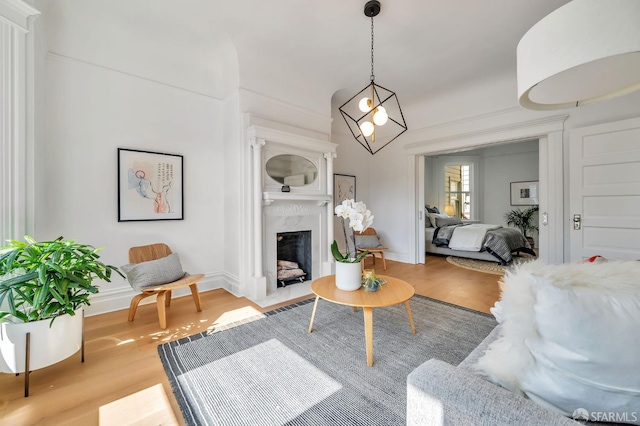 291 Church St, San Francisco, CA 94114 - living area with a premium fireplace and wood finished floors
