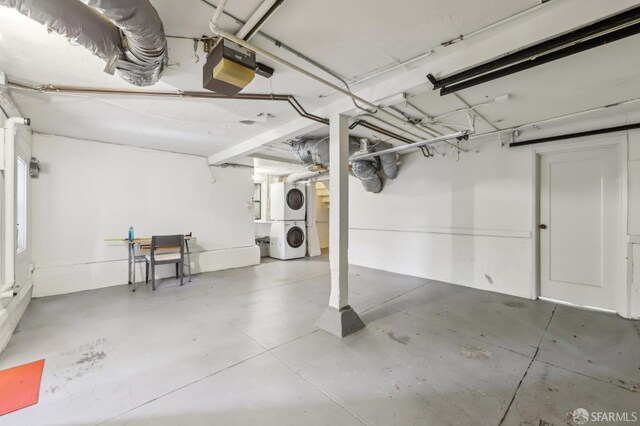 1475 Monterey Blvd, San Francisco, CA 94127 - garage featuring stacked washer / drying machine and a garage door opener