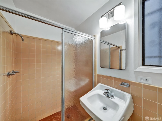 173 Warren Dr, San Francisco, CA 94131 - full bath featuring a shower stall and tile walls