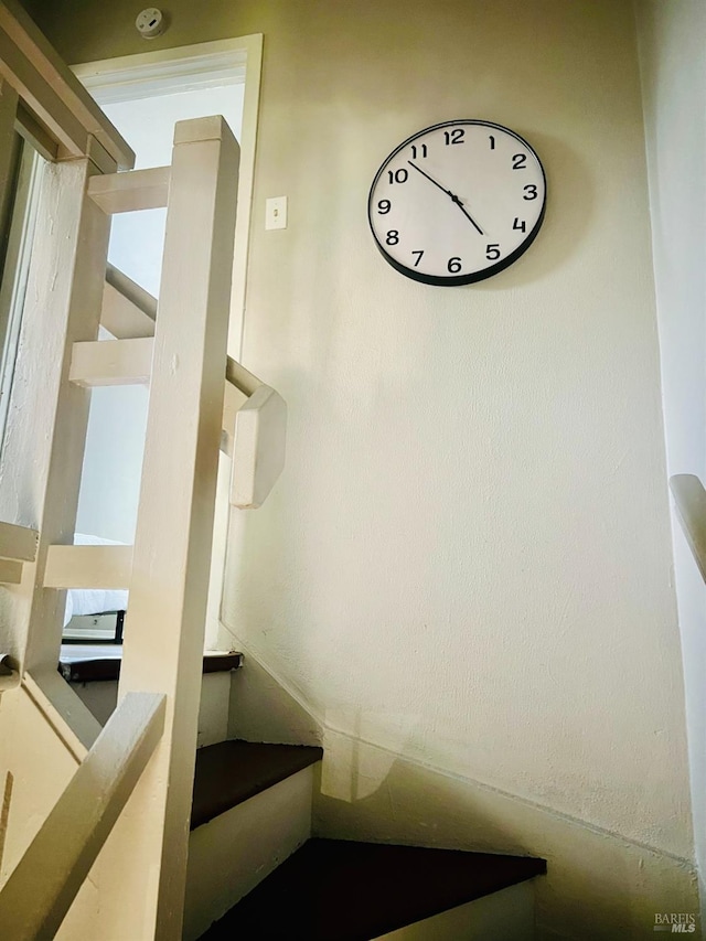 22 NE Selfridge St, Vallejo, CA 94590 - view of stairway