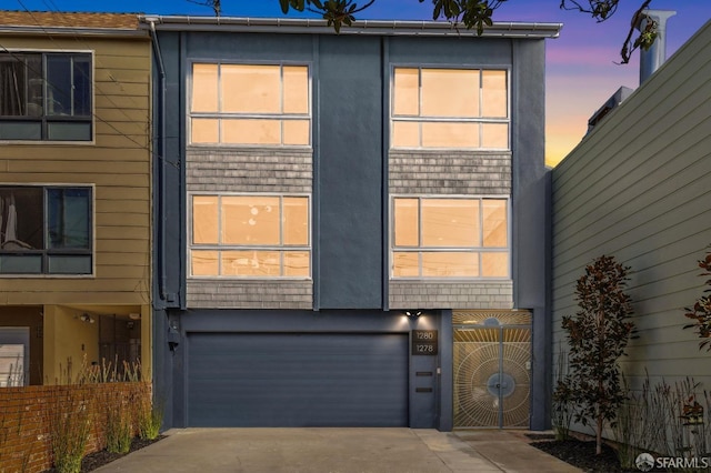 view of front facade featuring a garage