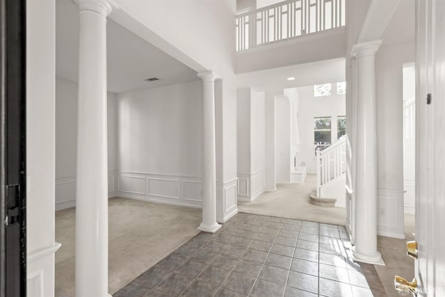 entryway featuring carpet and a high ceiling